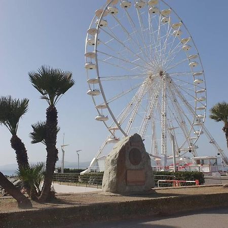T2 Climatise A 5 Minutes A Pied De La Plage Avec Parking, Piscine Et Wifi Fréjus Dış mekan fotoğraf